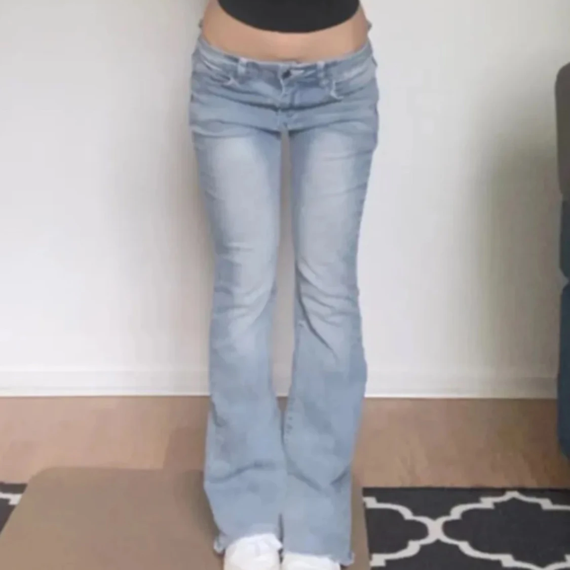 Ljus blå bootcut jeans - 90