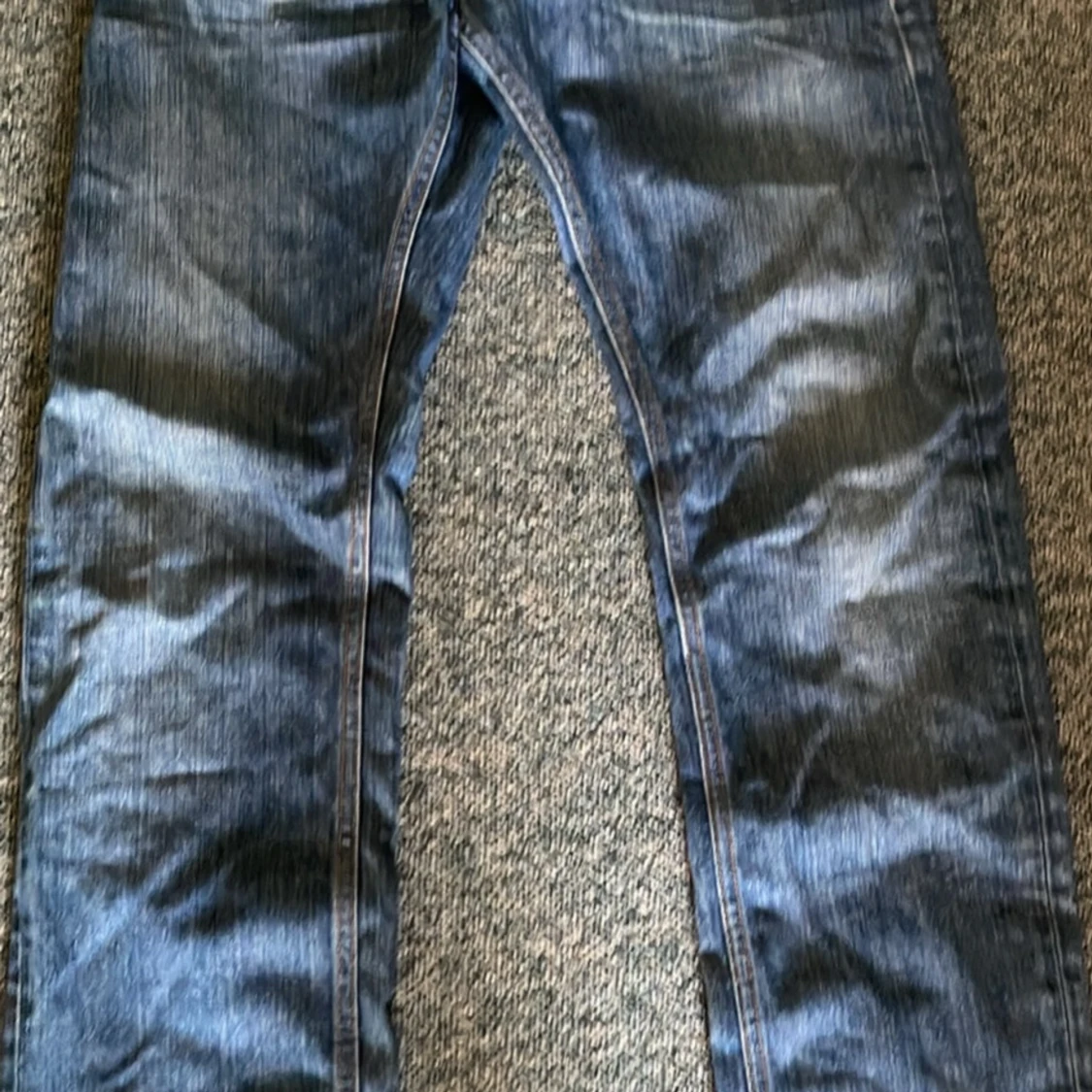 Säljer olika typer av kläder