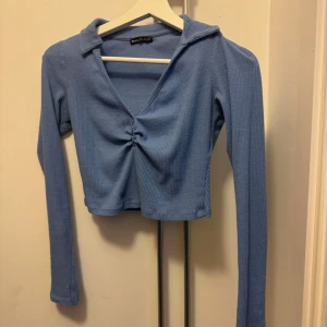 Magtröja Bershka - Magtröja/Kort topp från Bershka, ganska kort så passar XS bättre än S om man inte gillar kort. Pris kan diskuteras vid snabb affär💖