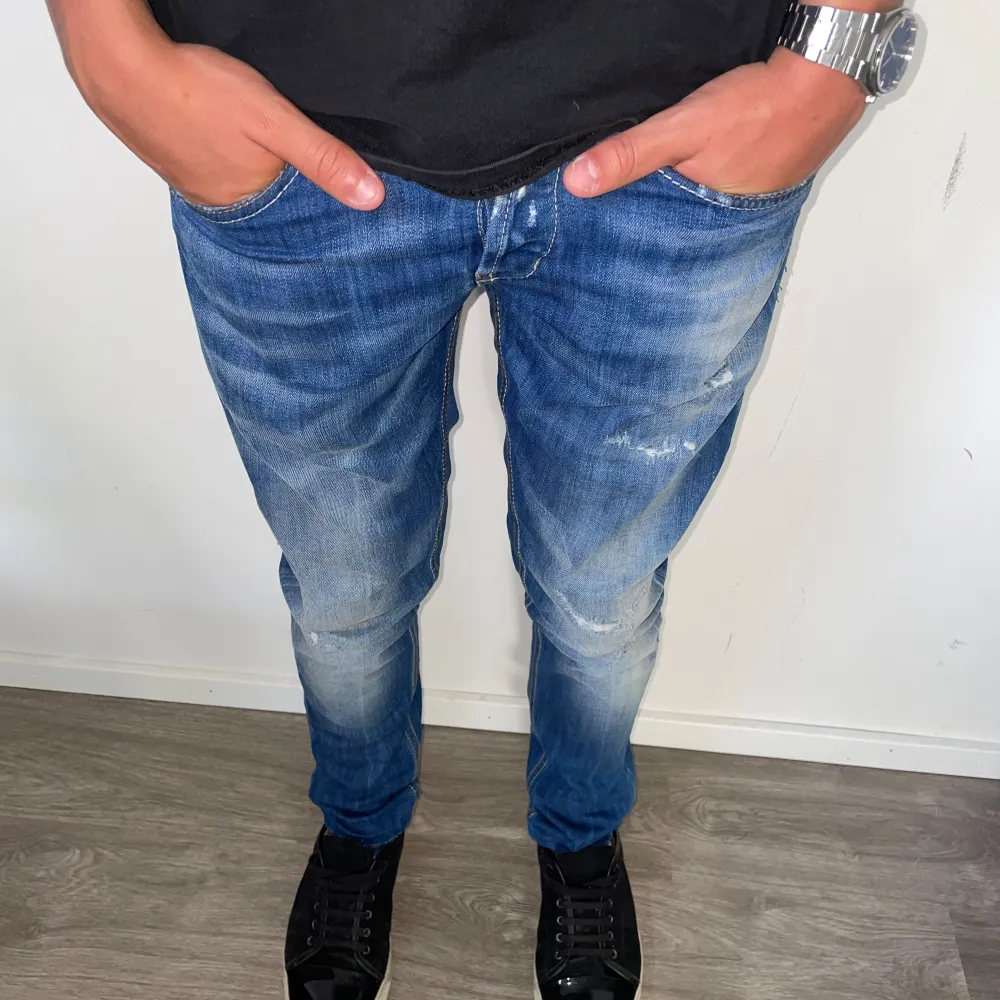 Säljer ett par dondups i modellen george | skick : mycket bra | modellen är 178cm lång och väger 76kg | storlek 32/32 | Vid funderingar hör gärna av er 😁 . Jeans & Byxor.