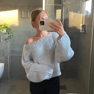 Stickad tröja  - Fin ljusblå stickad tröja från nakd. Knappt använd så i super fint skick☺️