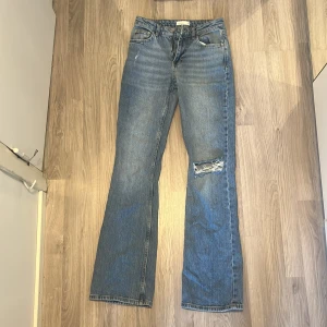 Bootcut jeans  - Midwaist bootcut jeans från Gina Tricot, använda en gång. Säljer då dom är för små för mig 