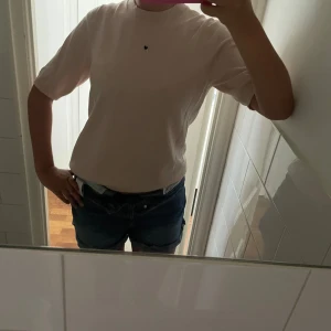 Stickad t shirt  - Jättefin stickad t shirt från Lindex 