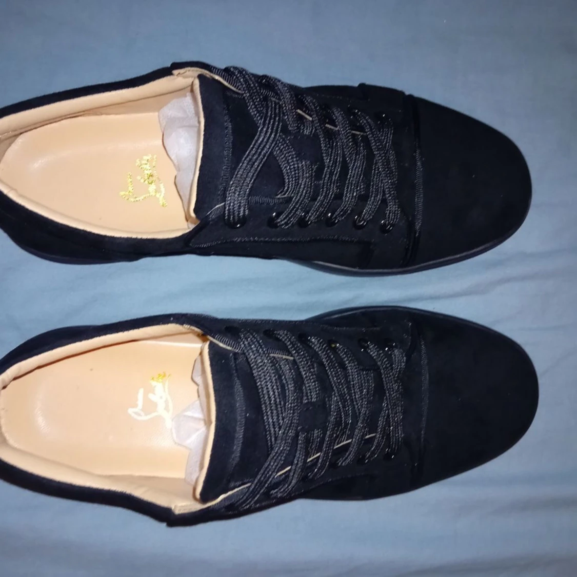 Först som lägger högst inom 2h får skorna - 90