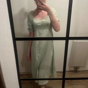 Grön VERO MODA klänning - Grön vero Moda klänning. Klänning är oanvänd med prislapp kvar
