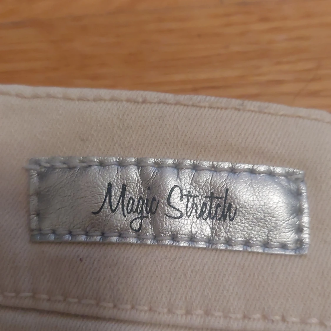 Beiga stretchiga jeans - 92