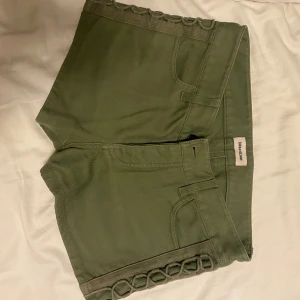 Zadig & Voltaire shorts⭐️⭐️ - Jätte snygga grön Jean Zadig shorts med jätte fina detaljer på sidan, nyskick⭐️⭐️