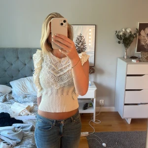 Stickad blus  - Säljer denna blus från zara eftersom att den inte kommer till användning. Använd en gång så nästan som ny💕