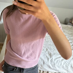 Stickad T-shirt  - Superfin stickad T-shirt, kommer tyvärr inte till användning 