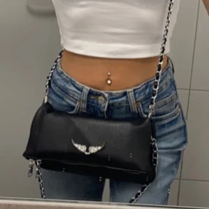 Zadig voilatre väska - I super bra skick! Sparsamt använd 🫶🏼 säljer då jag köpt en ny väska , skriv för mer frågor 🫶🏼 dustbag nedkommer även 