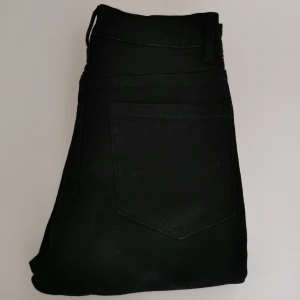 Skinny jeans - Endast testade. Stl s/32. Nypris 399 