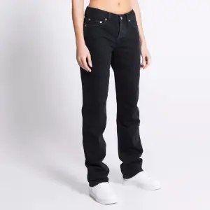 Super fina jeans ifrån lager 157!🩷  De är i storlek S och det är modellen ”icon”. Använda fåtal gånger!