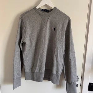 Ralph lauren tröja - Grå sweatshirt i storlek S. Oanvänd