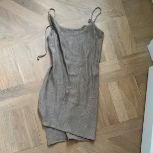 Superfin asymmetrisk klänning från Ibiza. XS/S. 
