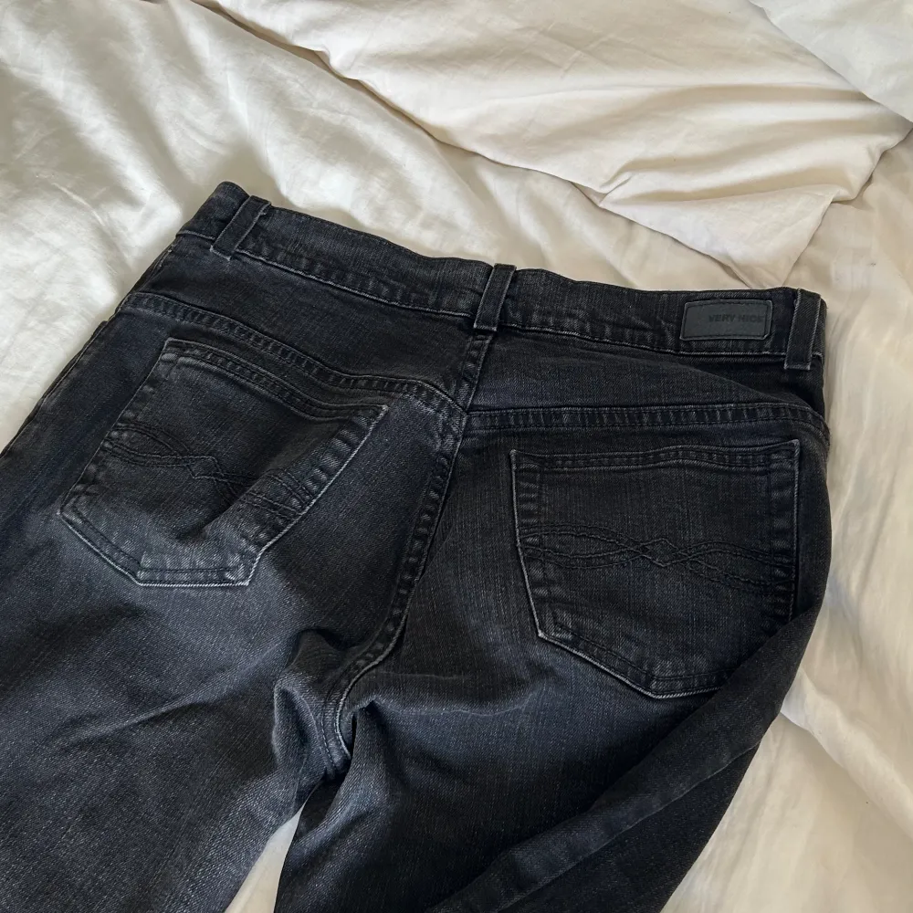 Svarta lågmidjade jeans, sitter jätte skönt !. Jeans & Byxor.
