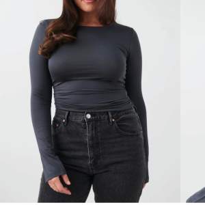Säljer denna långärmade soft touch tröjan från Gina tricot i den fina gråa färgen. Har använt två gånger och använder aldrig mer.🫶🏼😊
