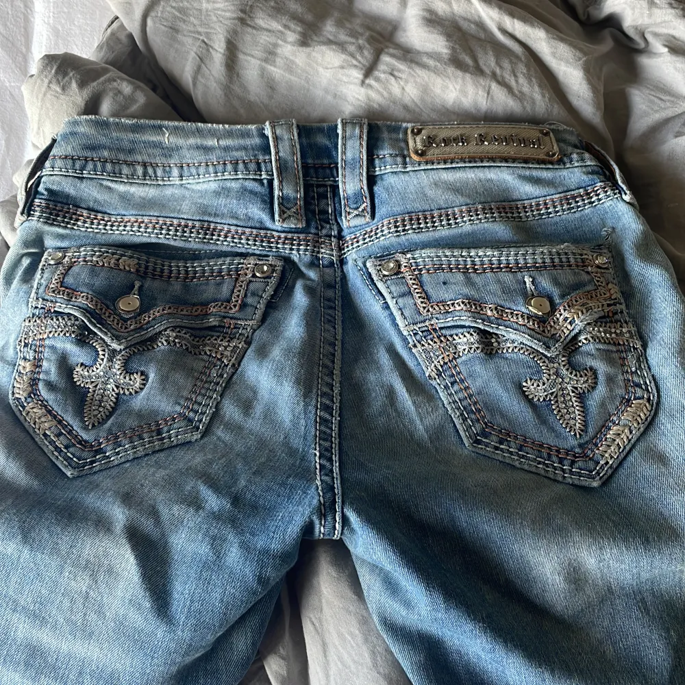 Jätte snygga rock revival jeans! . Jeans & Byxor.