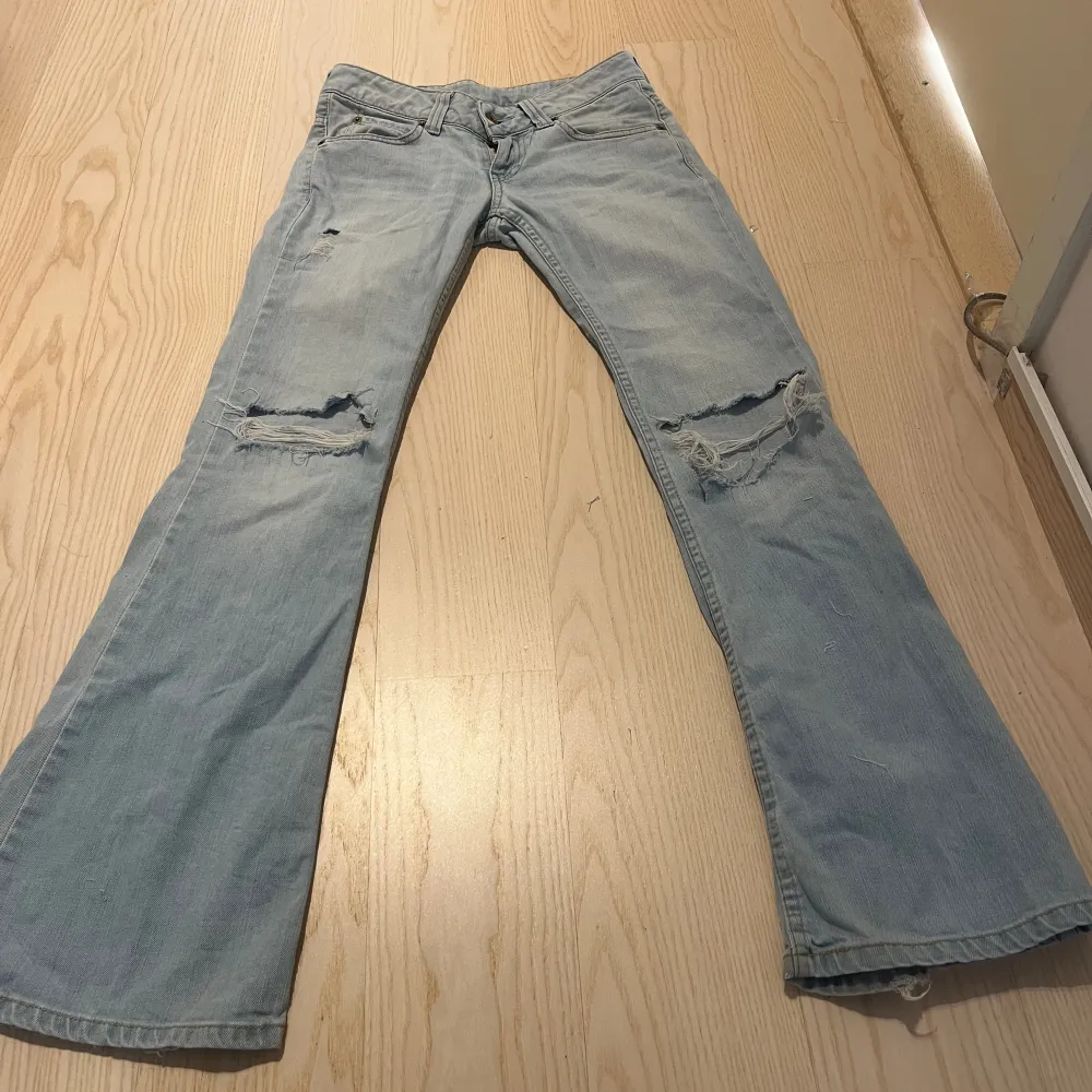 Jättesnygga Low waist jeans med hål💗💗. Jeans & Byxor.