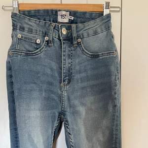 Ljusblåa jeans ifrån lager 157 i storlek XS i modellen snake  Mycket gott skick nästan oanvända