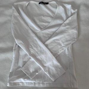 Vit blus  - Vit blus från Filippa k. Säljer då jag inte får användning av den❤️❤️
