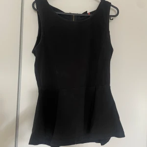 Topp - Bra skick använd några gånger men ändå bra skick. Stl M