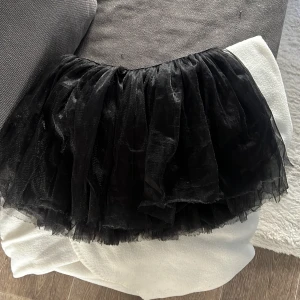 Kjol  - Använd 1 gång, perfekt till utklädnad 