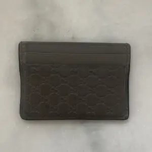 Säljer denna Gucci plånbok då jag köpt ny. Nypris är 3000kr, säljer för 800kr 