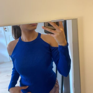 Tröja offshoulder - Mörkblå 