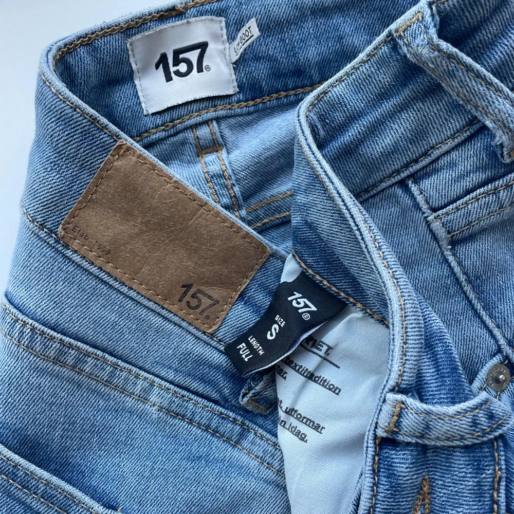 Lågmidjade bootcut jeans fårn lager 157. stl S full length 💗 smått slitna längs ner. Jeans & Byxor.