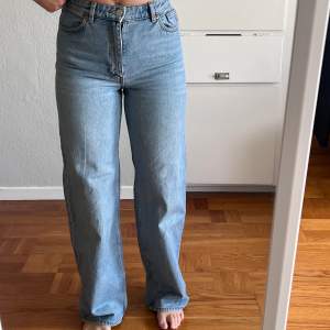 Monki jeans i storlek 26.