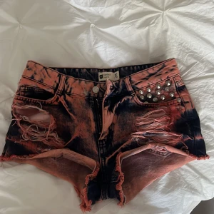 jeansshorts - Köpte dem själv second hand men var för små för mig tyvär, lågmidjade och snygga till sommaren