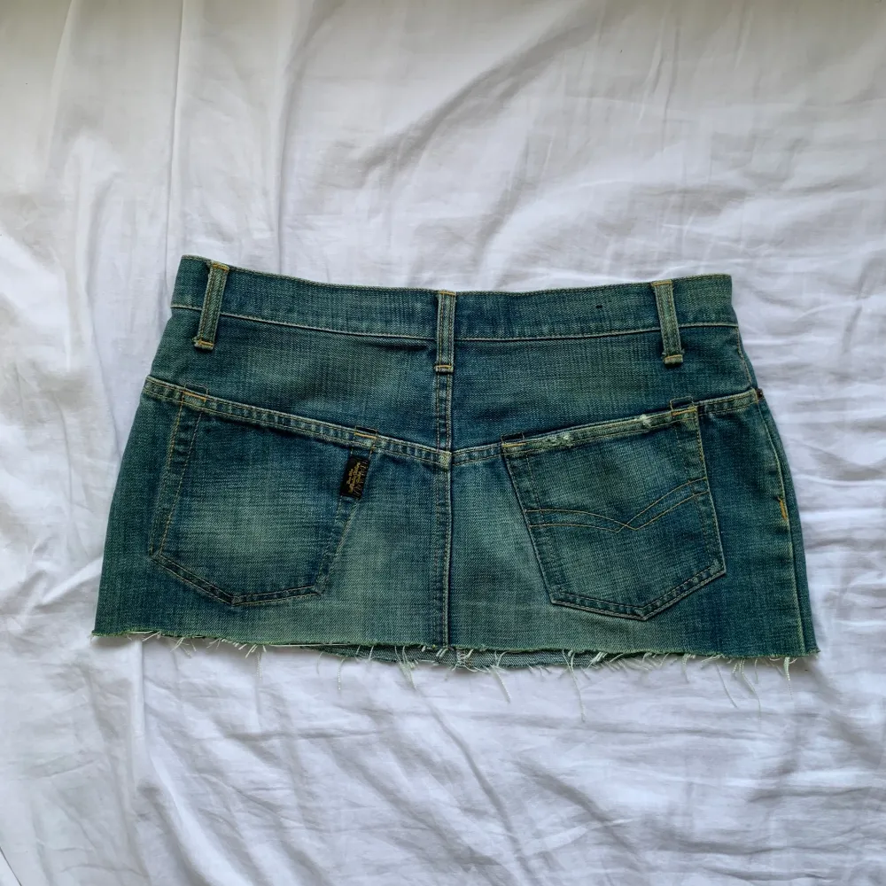 Snygg  mini jeans kjol från crocker💗 inga defekter 💕 . Kjolar.