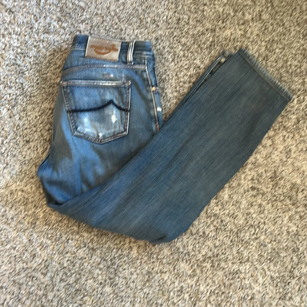 Modell J610, byxorna har  lagning men inget som synns särskilt mycket, riktig fet model av cohen 🚀. Jeans & Byxor.