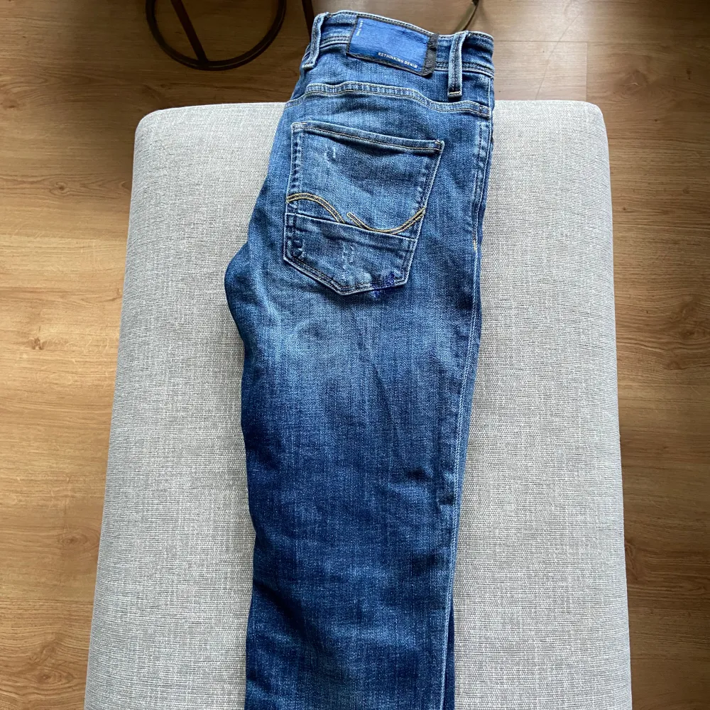 Jeans från Jack n Jones Använd 1 gång Köpt för 800kr Slim fit. Jeans & Byxor.