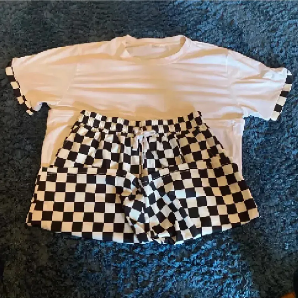Checkered shorts & tshirt set. T-shirts.