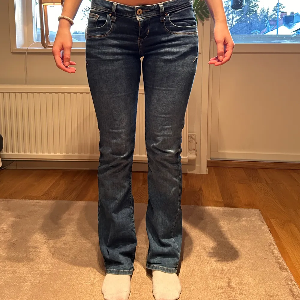 Mörkblå LTB jeans i modellen Valerie storlek 36.. Jeans & Byxor.
