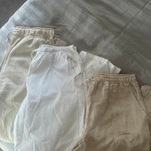Oanvända linnebyxor - Oanvända linnebyxor i väldigt fint skick, kan göra deals vid köp av flera. Alla är i strl S. 230kr per st.