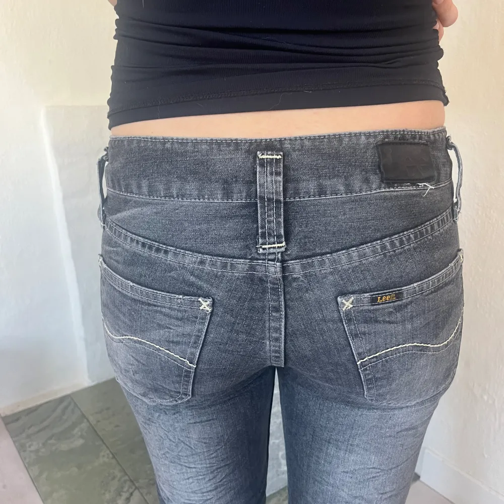 Super snygga Lågmidjade jeans från Lee💞 passar storlek 36. Jeans & Byxor.