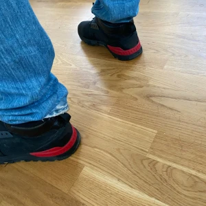 Jones michelin skor - Skorna är använda en gång. Detta är riktiga kvalitets skor från michelin. Dem sitter perfekt runt foten och är jätte sköna att gå i.