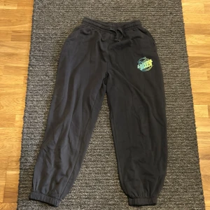 Skit sköna mjukis byxor  - Ett par super mysiga mjukisar perfekta för att gå i hemma och mysa i! 