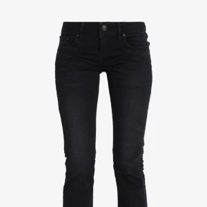 Ltb jeans - Säljer mörkblåa/svarta ltb jeans i bra skick. Köpta för 829 kr på zalando för cirka 6 månader sedan. Skriv angående frågor!💞