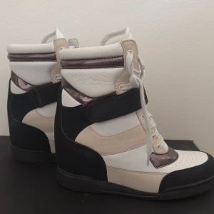 Marc jacobs skor - Säljer de då de ej kommit till användning. Som nya. Nypris 1400kr. Pris kan diskuteras vid snabb affär💘