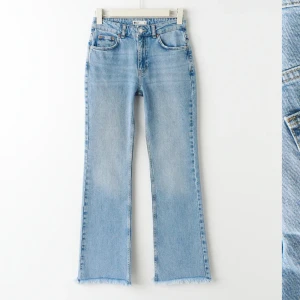 Jeans  - Säljer dessa ljusblå jeans ifrån Gina, dom är midwaist och har inte mycket tecken på användning kan skicka fler bilder priv  Köpte för 499kr💞