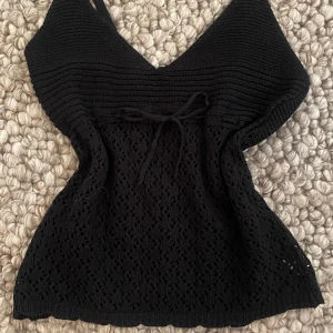 Virkad topp  - Säljer denna virkade sommartoppen 🐚🌺hör av dig vid intresse 🙏🏻