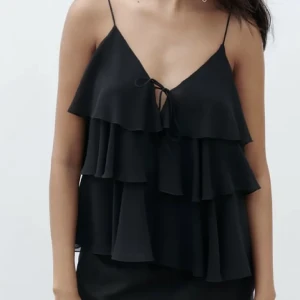 Zara volang topp - Säljer denna volang topp som bara är testad, aldrig kommit till användning riktigt💗