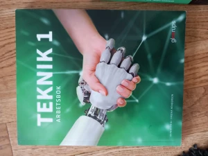 Teknik 1 arbetsbok och studiebok - Använt en kurs nu på vår terminen. Inget kladd i boken.