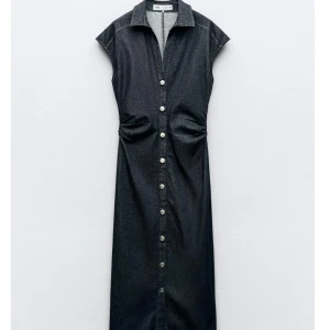 Zara klänning  - Viral zara klänning i stl S , aldrig använd ! 