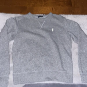 Polo Ralph lauren  - Polo tröja utan luva,säljer för att den inte används.