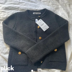 Zara kofta - Söt kofta ifrån zara dom inte kommer till andvänding ❣️