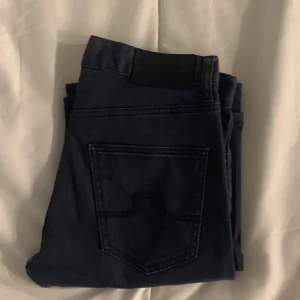 J.lindeberg  - Jeans  J.Lindeberg  Knappt använda  Storlek 28-32/29-32